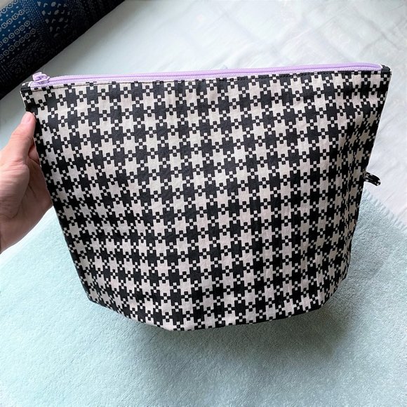NWOT Baggu Go Pouch Large - Black & White Pixel Gingham - Picture 2 of 5